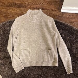 Cream turtleneck sweater with double pocket details - size S